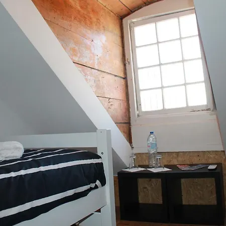Surf In Chiado Hostel *