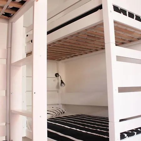 Surf In Chiado Hostel