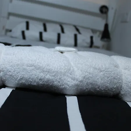 Surf In Chiado Hostel *