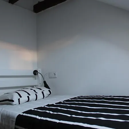 Surf In Chiado Hostel